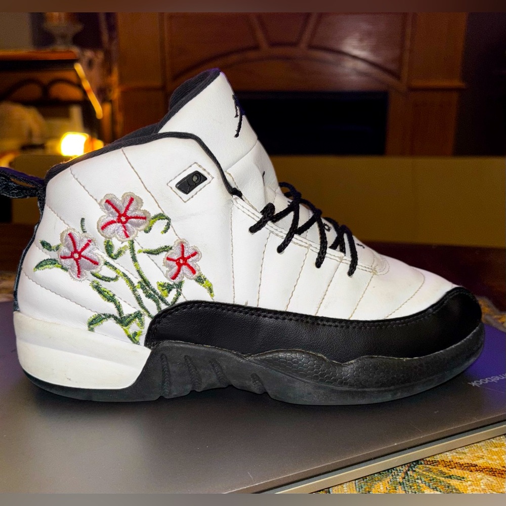 Girls Nike Air Jordan 23 12 Retro GS Sneaker High Top Flowers White Black 2.5Y